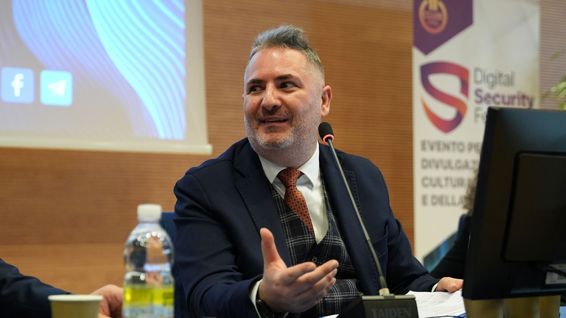 Gabriele Gobbo durante una conferenza sull'intelligenza artificiale